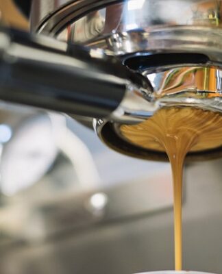 Obsługa ciśnieniowego ekspresu do kawy krok po kroku