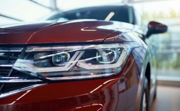 Samochód na raty z salonu – czy to dobre rozwiązanie? Samochód na raty z salonu